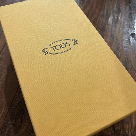 TOD’S driving shoes new in box 35.5 - Picture 2 of 4